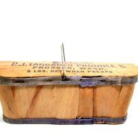 Fruit Vegetable Basket, Lidded Produce Carrier, Wire Handle, Taggares Produce, Prosser WA, Farm Basket. Farmhouse Decor, Farmers Market