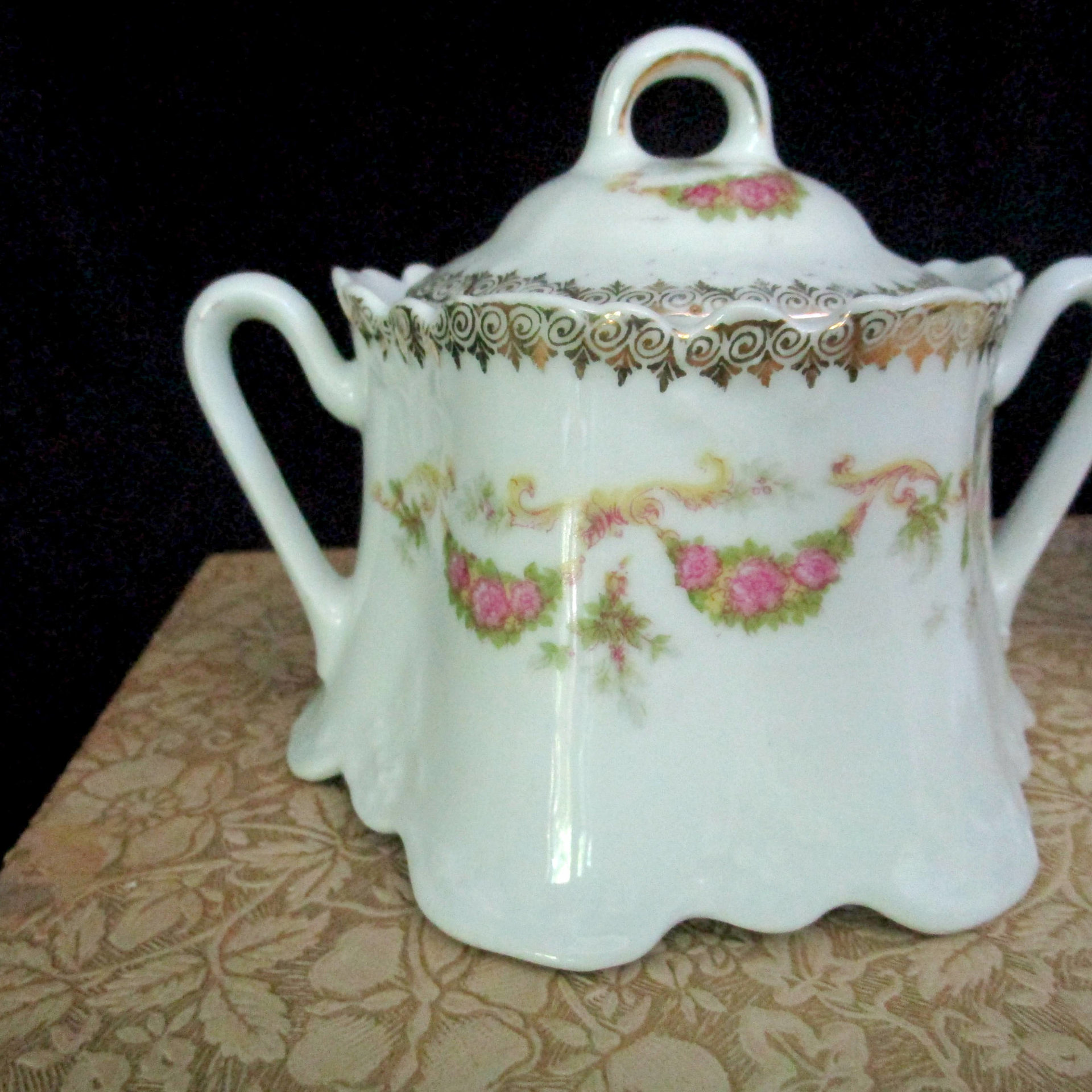 Antique Creamer and Sugar Bowl, Deep Scalloped Edges, Pink Rose Garlands, Cream Pitcher and Lidded Sugar Bowl, Cottage Chic, Farmhouse Decor
