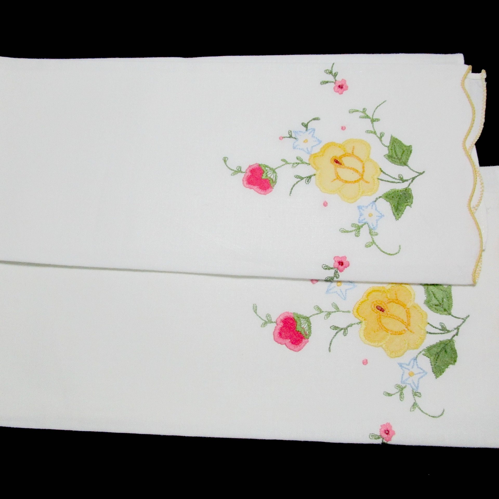 Pair of Guest Towels, Fingertip Towels, Tea Towels, Embroidered Appliqued, Farmhouse Cottage Decor, Housewarming Present, Pristine