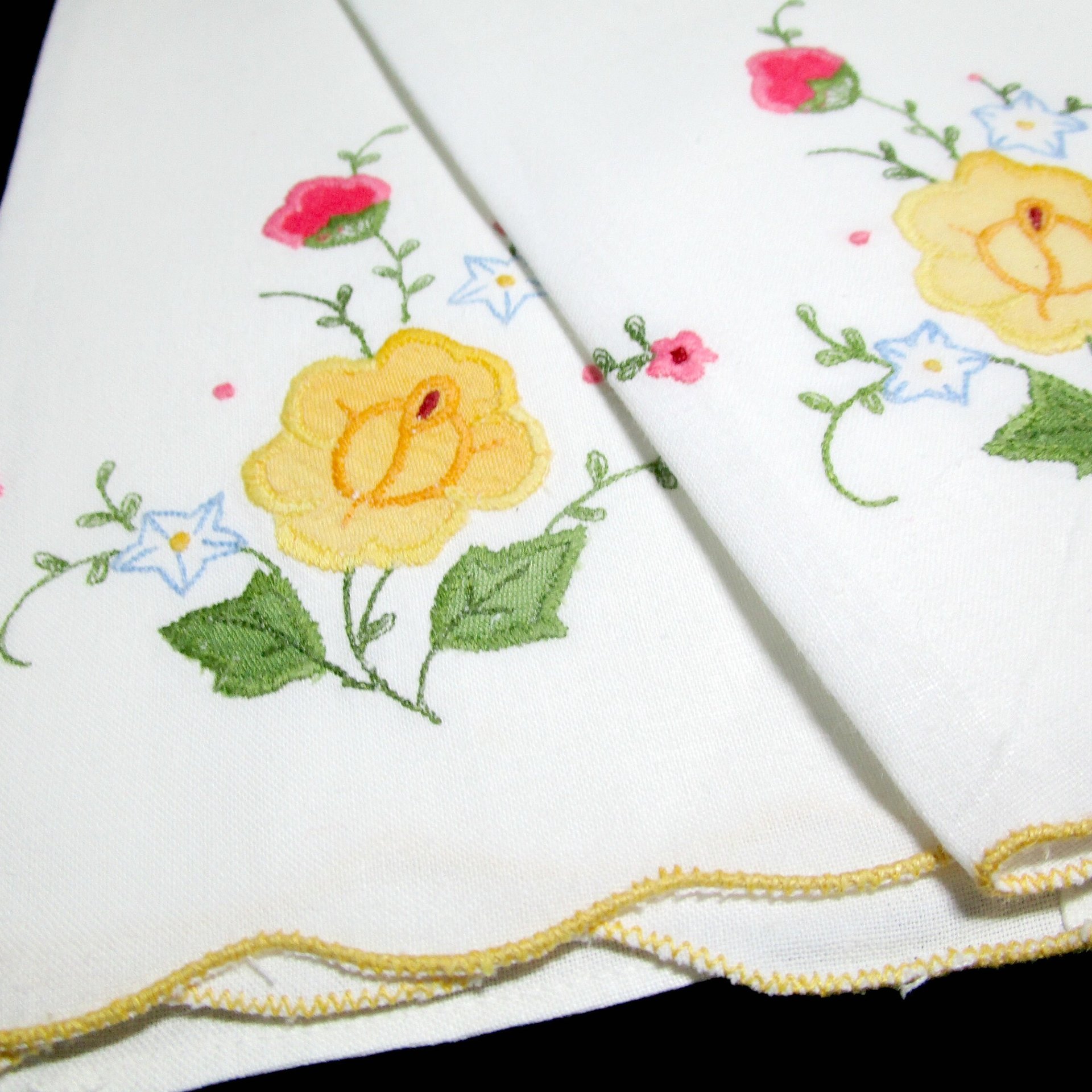 Pair of Guest Towels, Fingertip Towels, Tea Towels, Embroidered Appliqued, Farmhouse Cottage Decor, Housewarming Present, Pristine