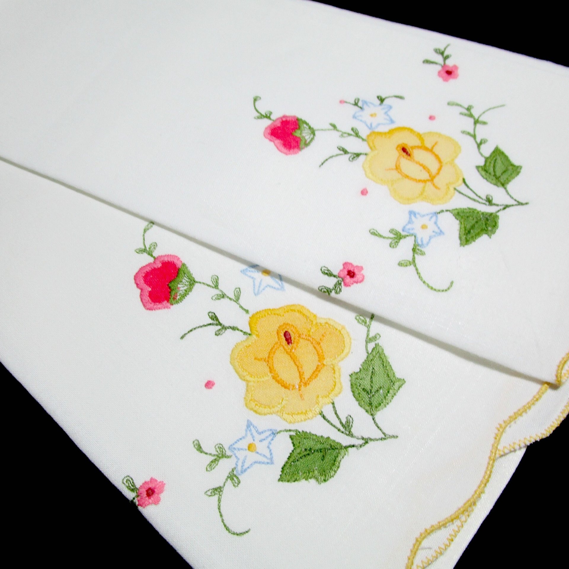 Pair of Guest Towels, Fingertip Towels, Tea Towels, Embroidered Appliqued, Farmhouse Cottage Decor, Housewarming Present, Pristine