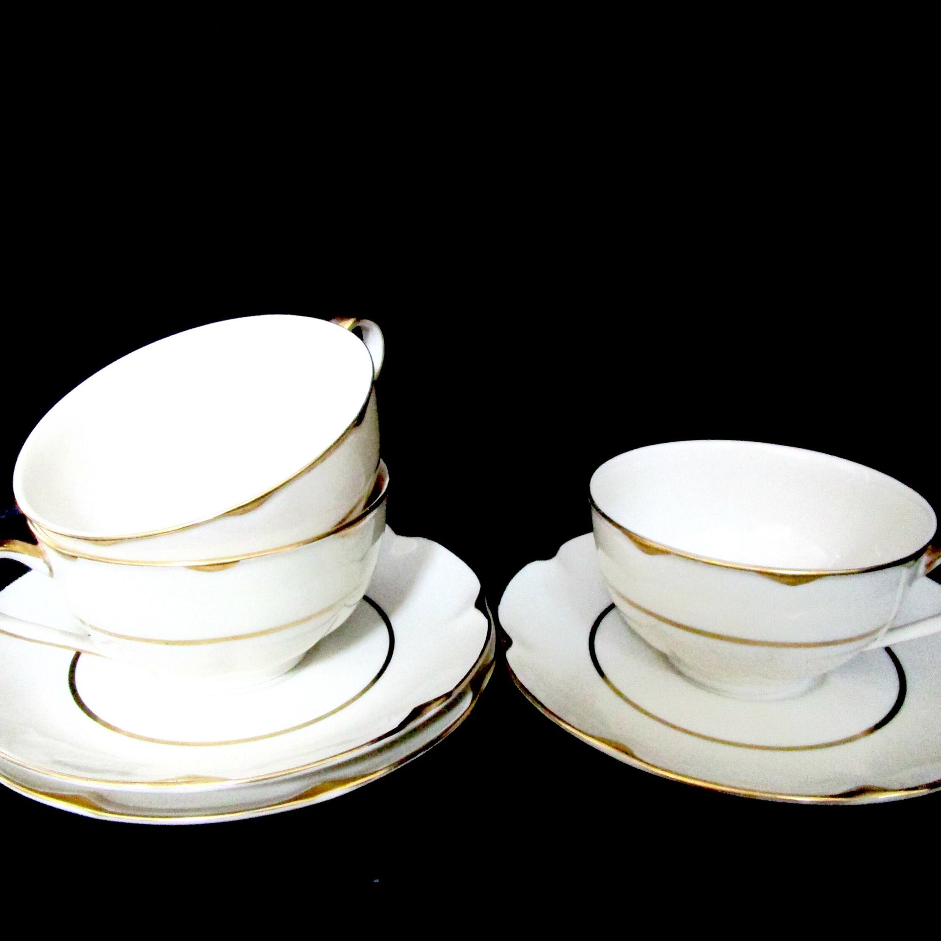 Haviland New York, Cups and Saucers, Set of 3, Theodore Haviland, Concorde Pattern, White with Gold Bands, Made in New York, America, 1930s