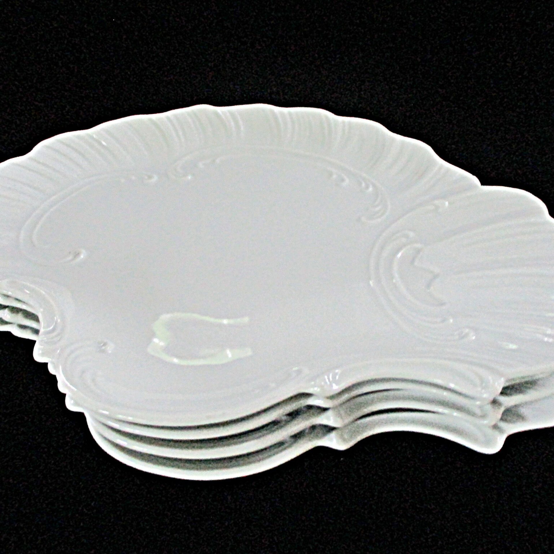 White Dinner Plates, Shell Design, Clam Shape, Set of 4, Deep Relief, Scalloped Edges, by Renaldizs Fine China of Japan, Wedding Gift