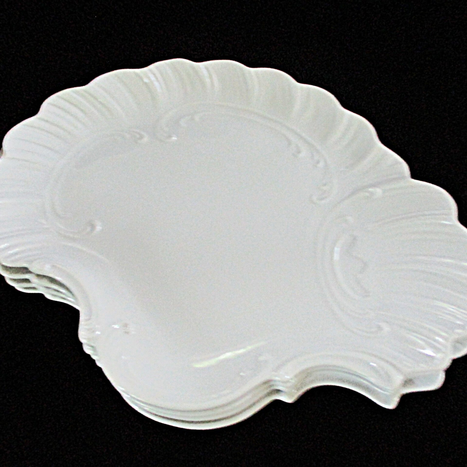 White Dinner Plates, Shell Design, Clam Shape, Set of 4, Deep Relief, Scalloped Edges, by Renaldizs Fine China of Japan, Wedding Gift