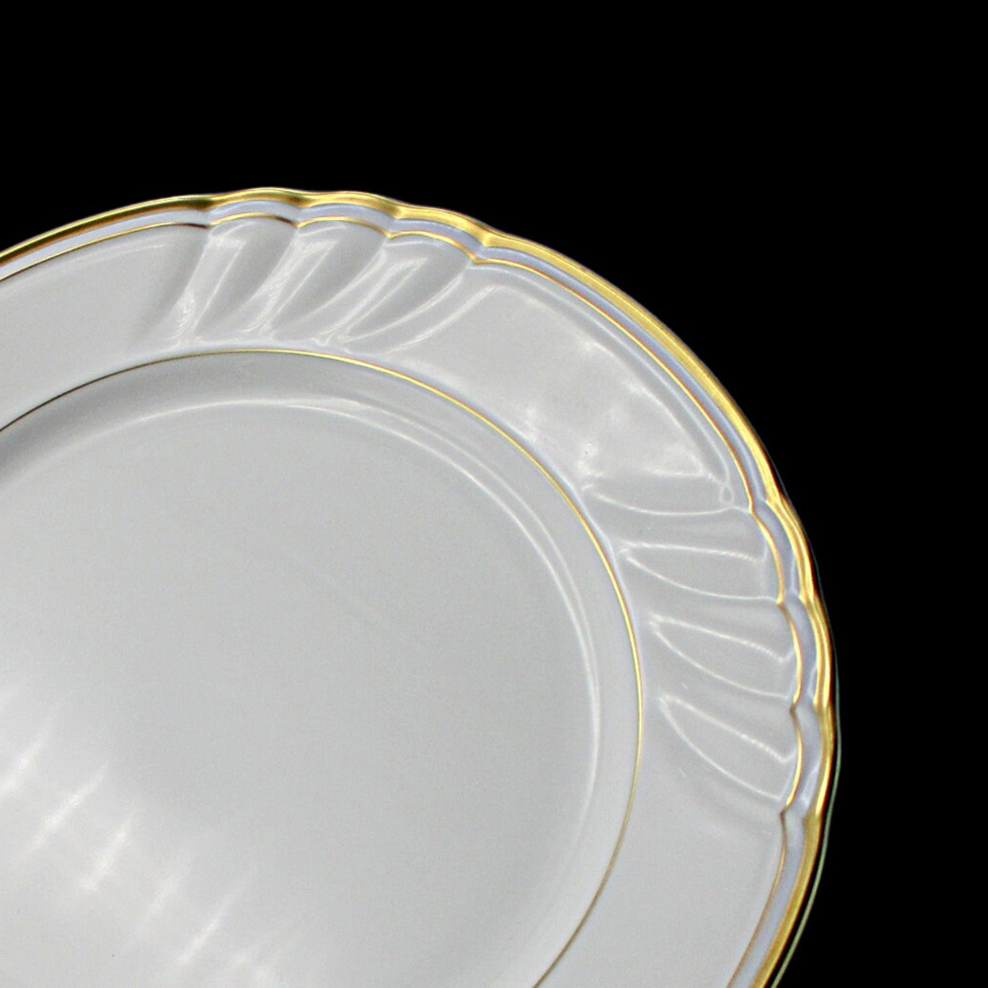 Fitz and Floyd, Orleans Blanc, Dinner Plates, Set of 4, White with Gold Trim, Scalloped Rims, Wedding Gift or Replacement Pieces, Exc Cond
