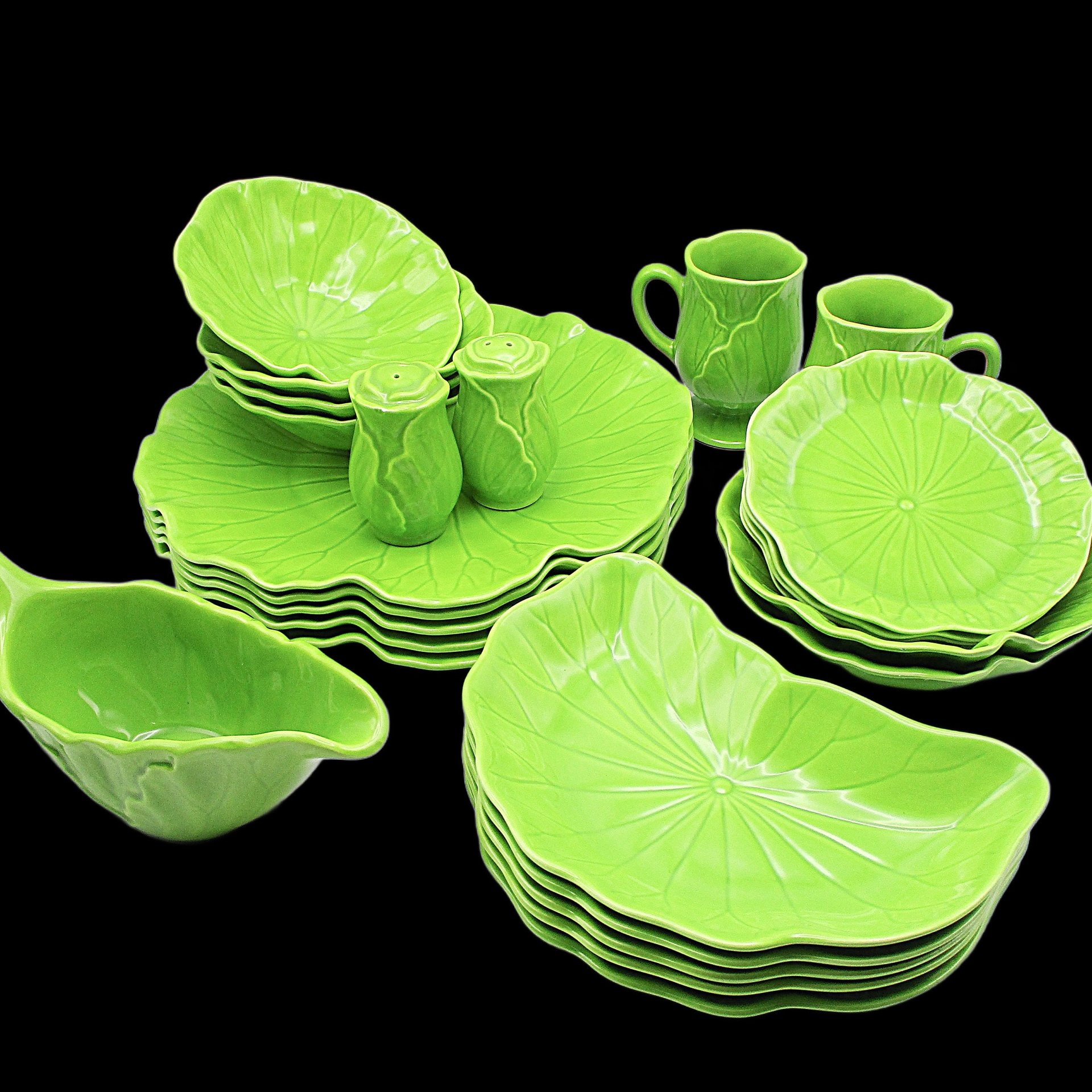 Metlox Lotus Bright Green Dinnerware, Your Choice, Crescents, Bread Salad and Dinner Plates, Cereal and Side Bowls, Salt Pepper, Gravy, Mugs