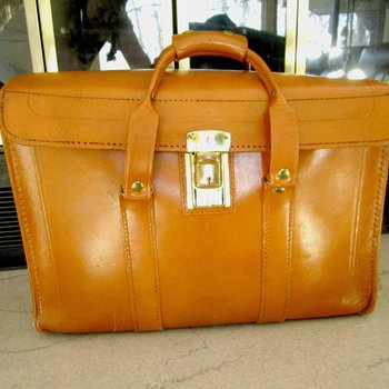 Vintage Salesmans Case or Leather Satchel, WITH KEY, Large, Deep and Wide, Double Snap Handles, File Pocket, Large Briefcase, Make Offer