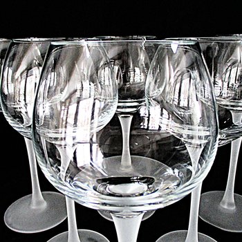 Red Wine Glasses, Set of 6, Wine Tasting, Long Slender, Frosted Stem, Balloon Shaped Bowl, Crystal Wine Glasses with Frosted Stems