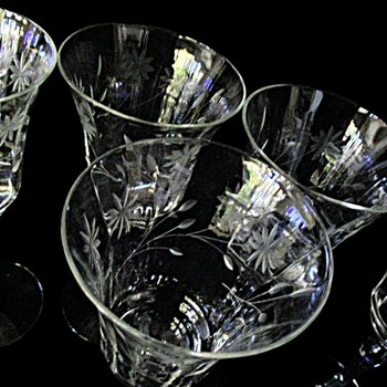 Mid Century Wine Glasses Etched Florals, 1960s, Set of 5, Highly Reflective, Excellent Condition