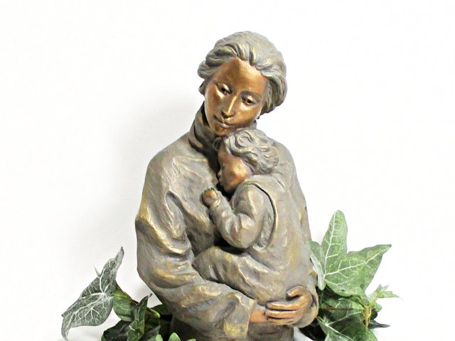 Alice Heath, Alva Museum Replica, Sculpture, Mother and Child, Large Gift for New Mother